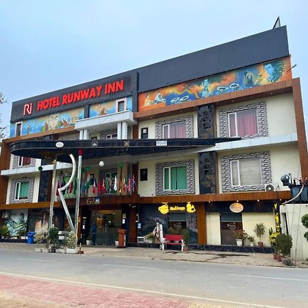 Pura Raghunāth Hotel Runway Inn מראה חיצוני תמונה