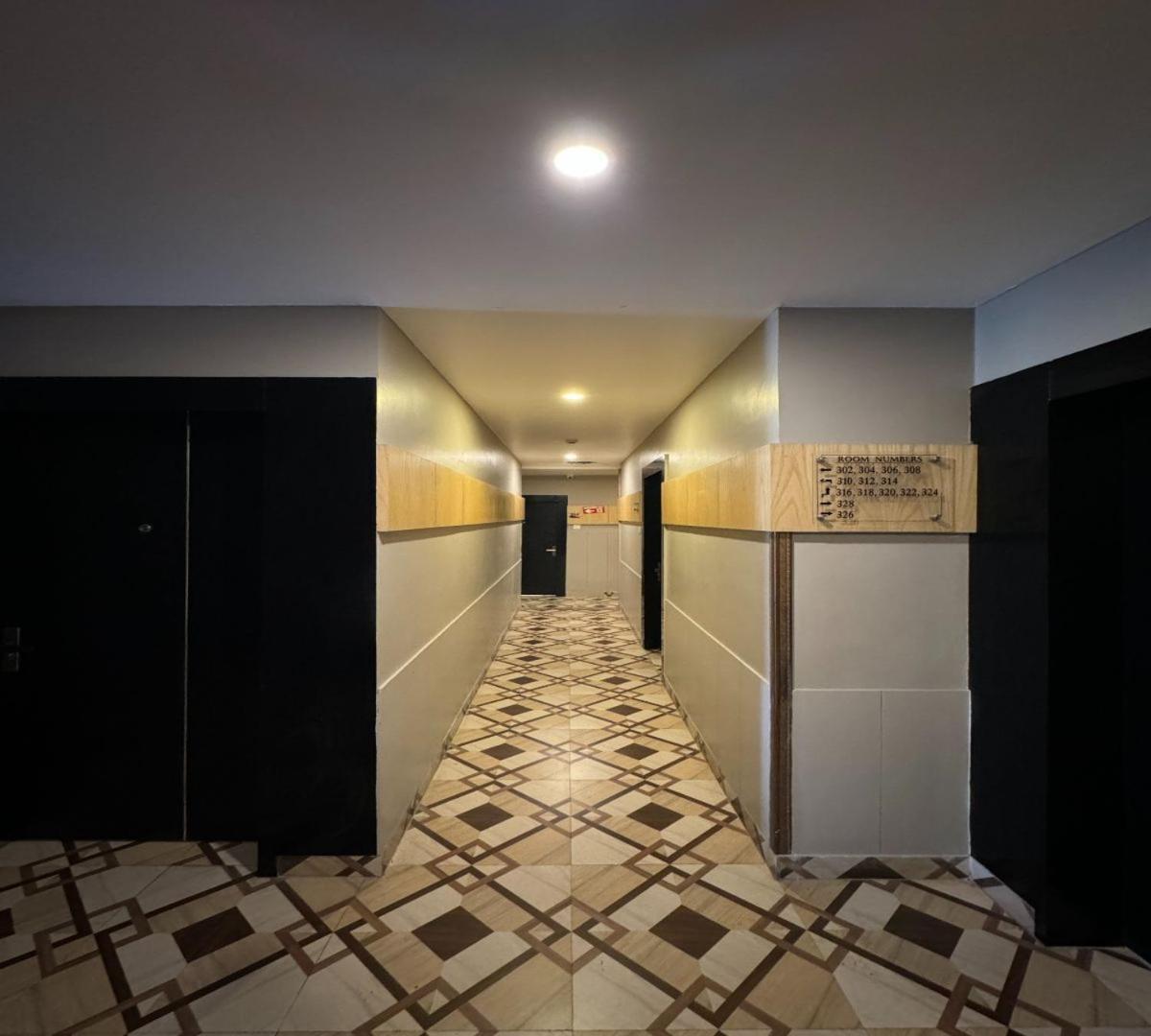 Pura Raghunāth Hotel Runway Inn מראה חיצוני תמונה