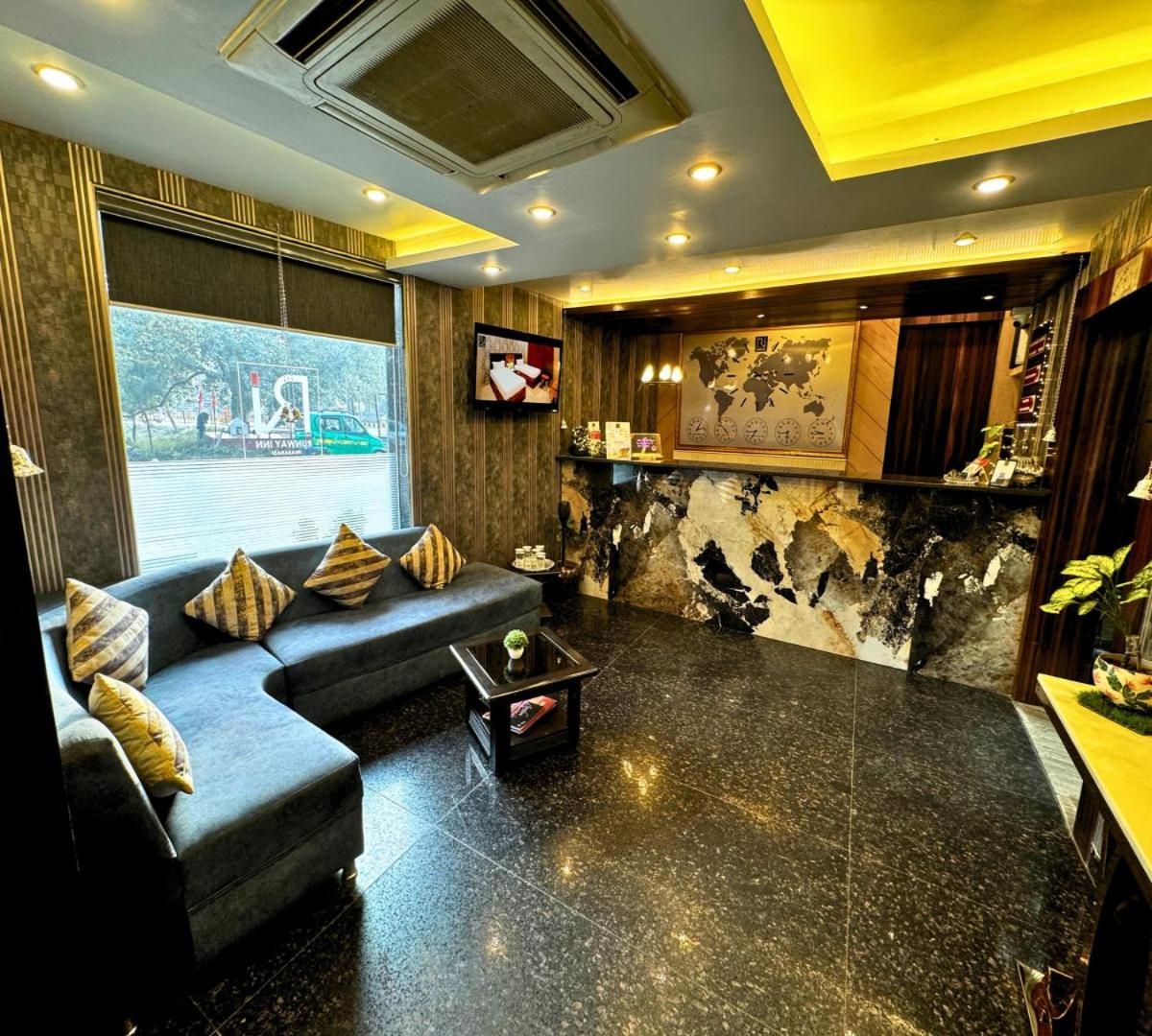 Pura Raghunāth Hotel Runway Inn מראה חיצוני תמונה