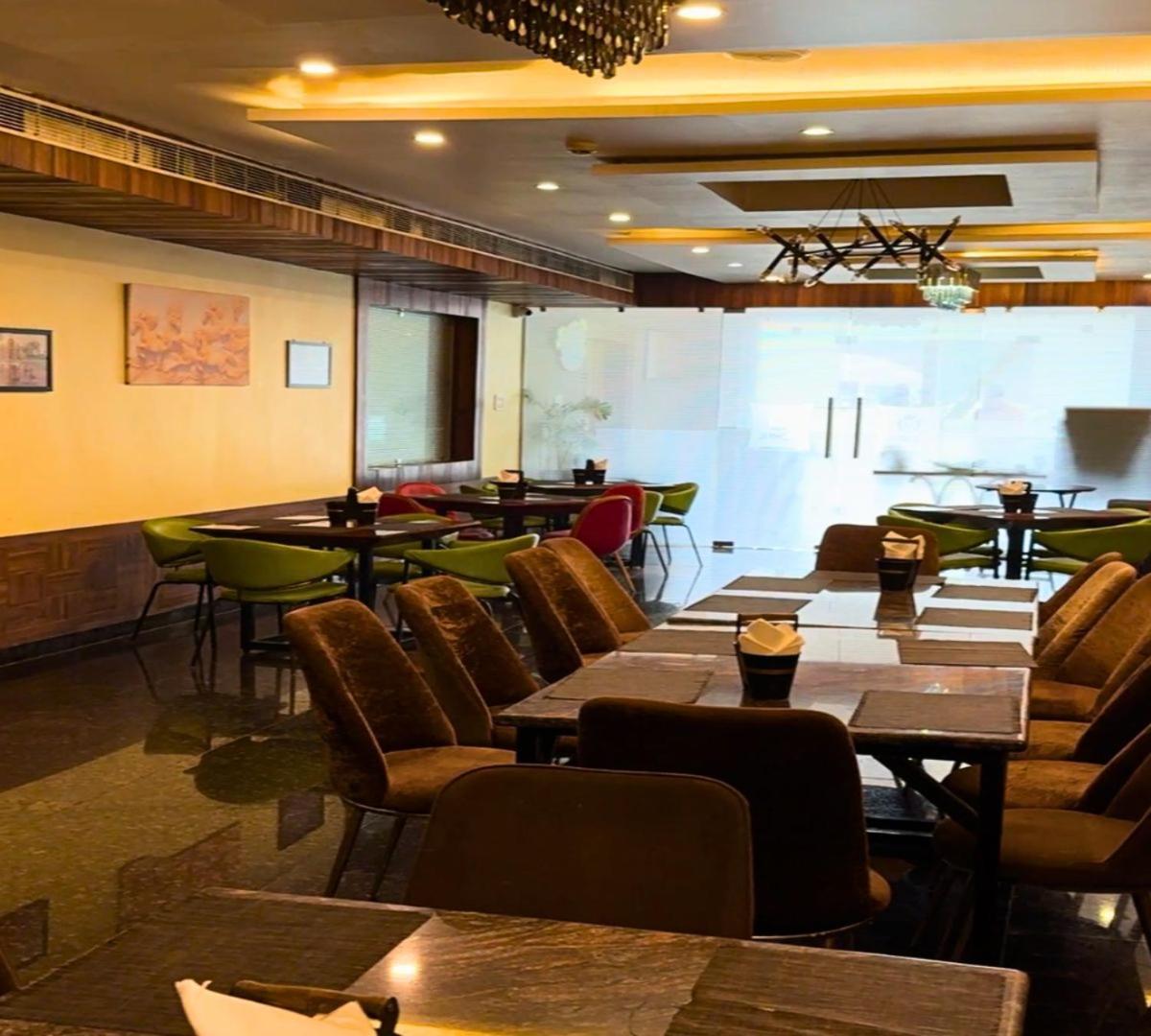 Pura Raghunāth Hotel Runway Inn מראה חיצוני תמונה