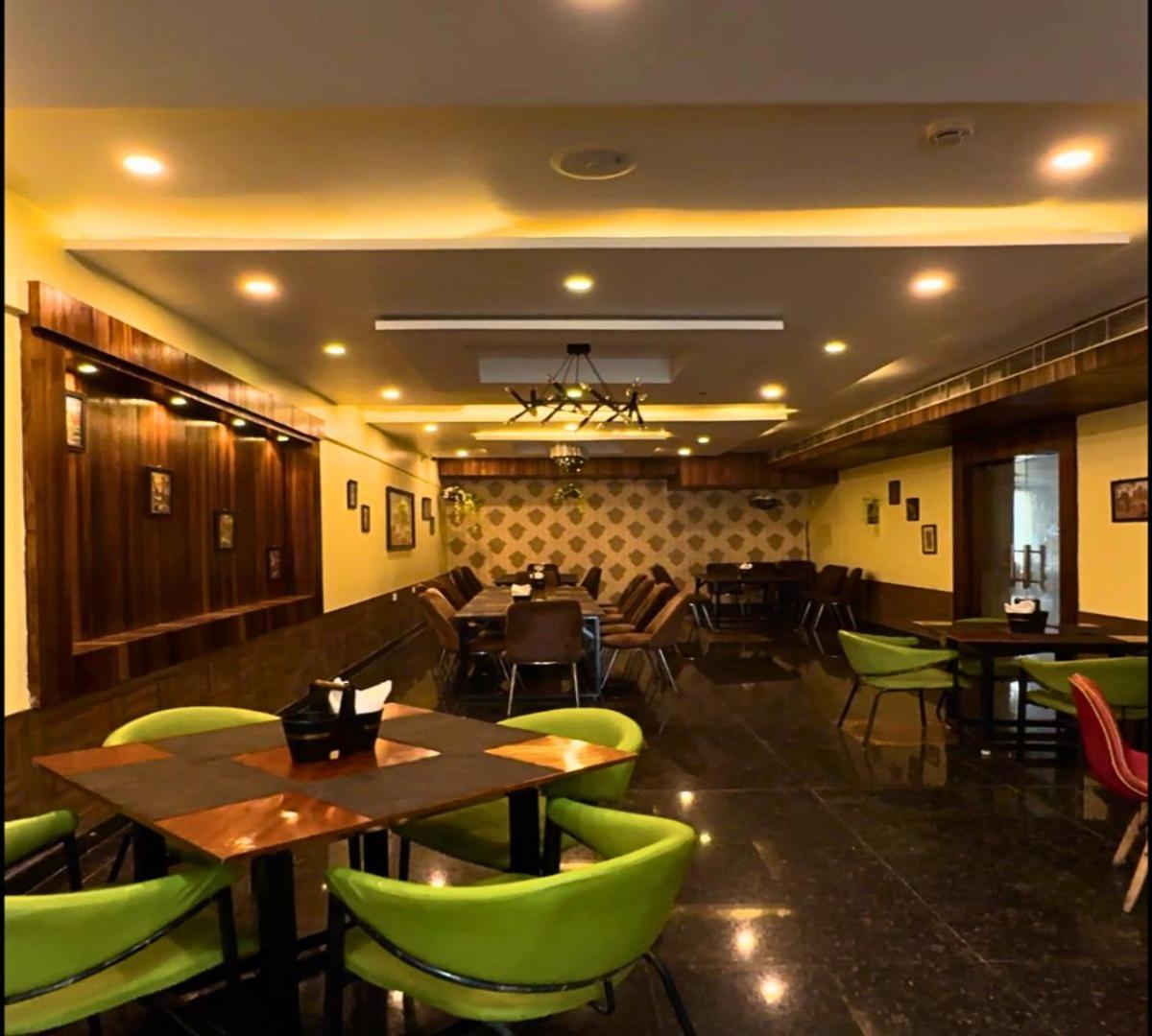 Pura Raghunāth Hotel Runway Inn מראה חיצוני תמונה
