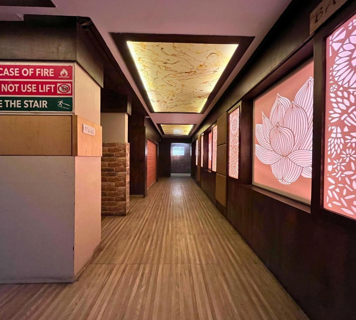 Pura Raghunāth Hotel Runway Inn מראה חיצוני תמונה
