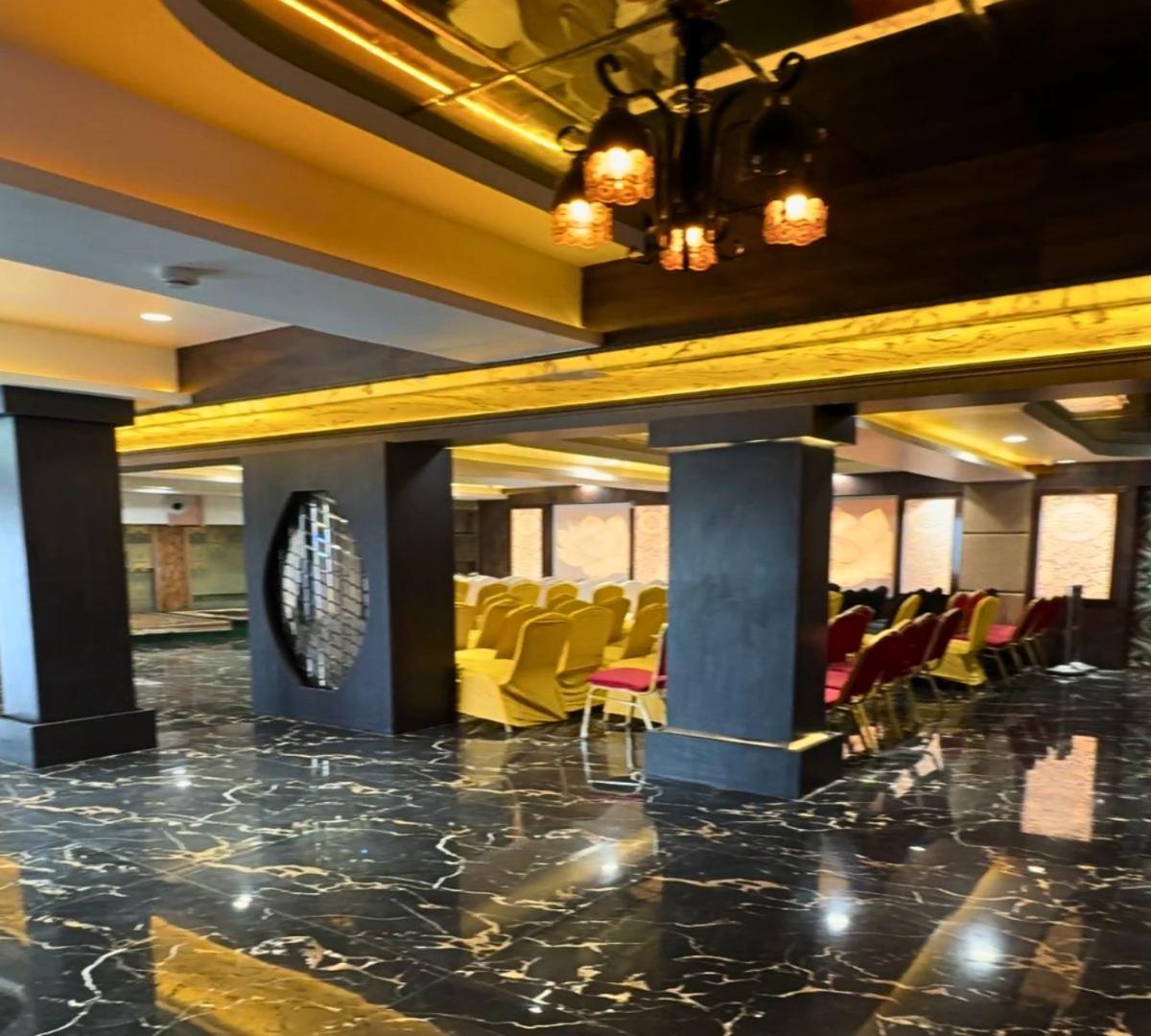 Pura Raghunāth Hotel Runway Inn מראה חיצוני תמונה