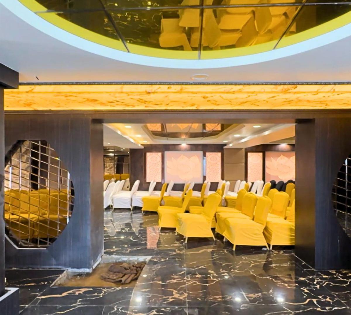 Pura Raghunāth Hotel Runway Inn מראה חיצוני תמונה